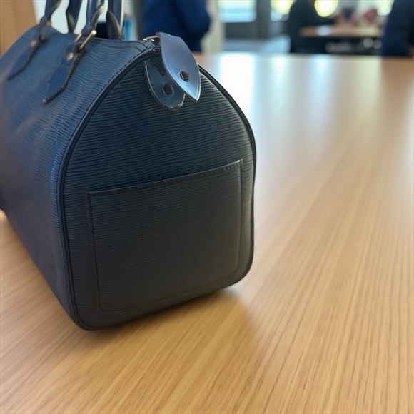 Vintage Louis Vuitton Speedy 30 – Blue Epi Leather – Excellent Condition - Picture 2 of 13